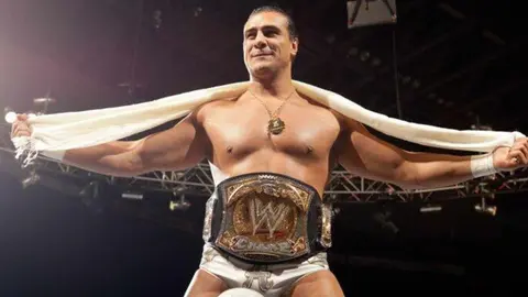 Alberto El Patrón da pistas sobre su regreso a WWE: “muy pronto volveremos”