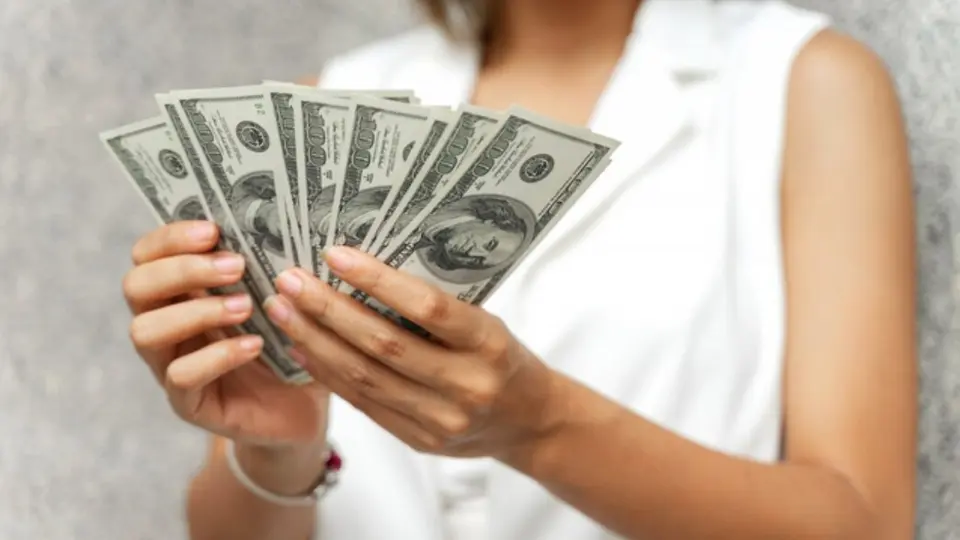 ¿Vas a cambiar pesos por dólares? Así está el tipo de cambio HOY viernes 21 de noviembre