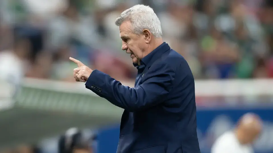 Vasco Aguirre ve en ‘La Hormiga’ González un paralelismo con Chicharito Hernández: “Están escasos”
