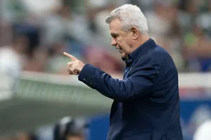 Vasco Aguirre ve en ‘La Hormiga’ González un paralelismo con Chicharito Hernández: “Están escasos”