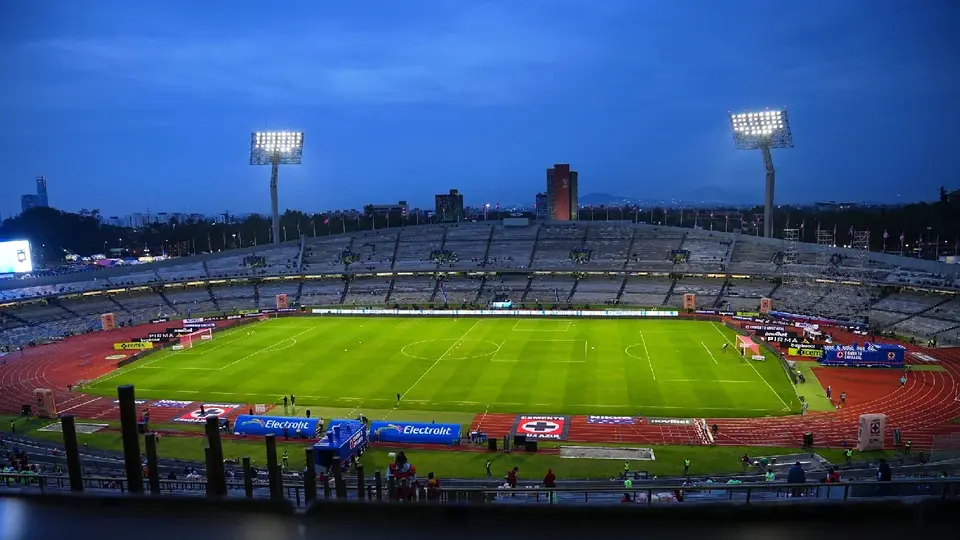 Larcamón sorprende: Kevin Mier y Willer Ditta a la banca ante América