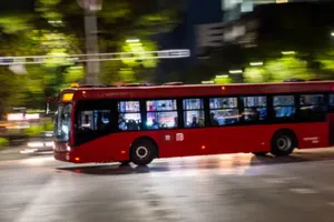 Metrobús CDMX amplía servicio nocturno: ahora Línea 2 y Línea 7 operan hasta la madrugada los fines de semana