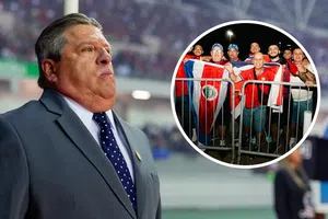 "Vino a hacer estupideces": afición de Costa Rica revienta al Piojo Herrera