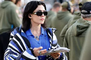 Carlie Irsay-Gordon, dueña de los Colts, celebra triunfo en Berlín invitando las bebidas a los fans