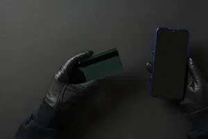 Alertan por “toque fantasma”, la estafa que roba dinero con pagos sin contacto