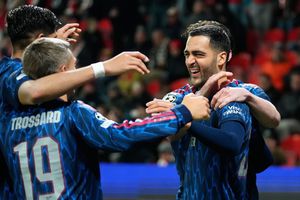 Arsenal, sin despeinarse, goleó al Slavia Praga en la Champions League