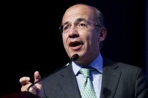 Felipe Calderón estudia regresar a la política… “para ayudar al país”