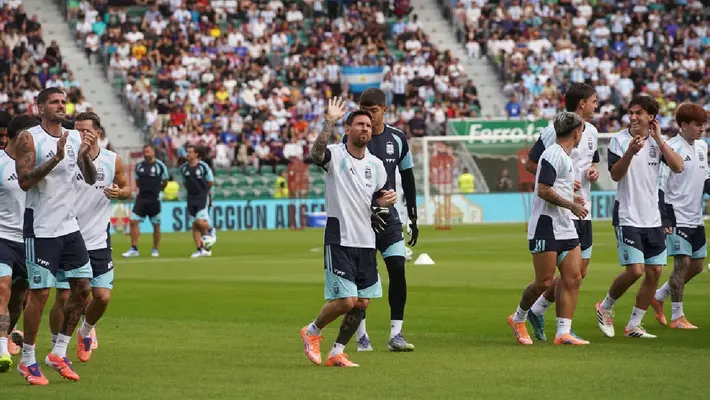 ¡Messimania! 20 mil personas paralizan Elche por la presencia de Lionel y la Selección Argentina