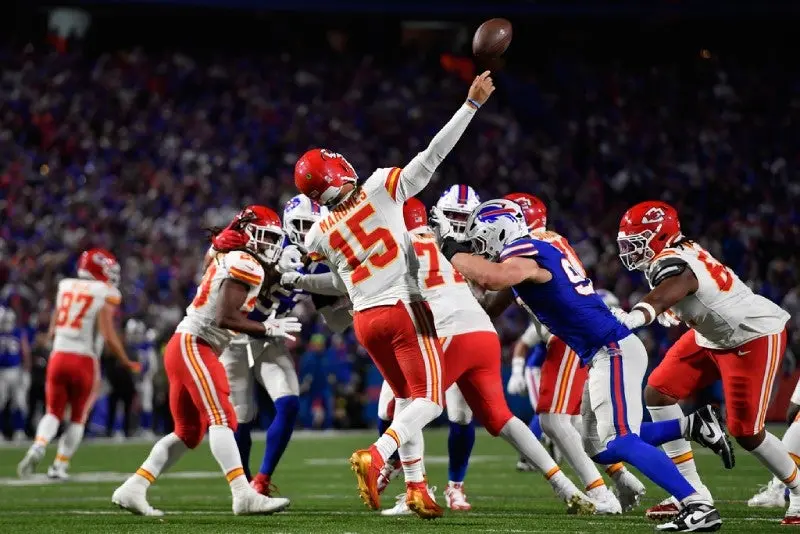 Patrick Mahomes le tiene tomada la medida a los Bills | AP