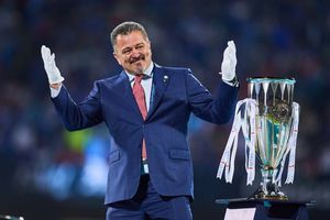 Carlos Hermosillo revienta a Pumas: "es un equipo chico con estadio"