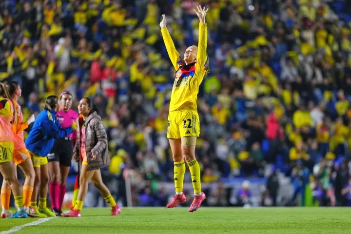 Sarah Luebbert en festejo de gol | IMAGO 7