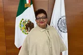 ¿Quiénes son los familiares de Ernestina Godoy que trabajan en el gobierno?