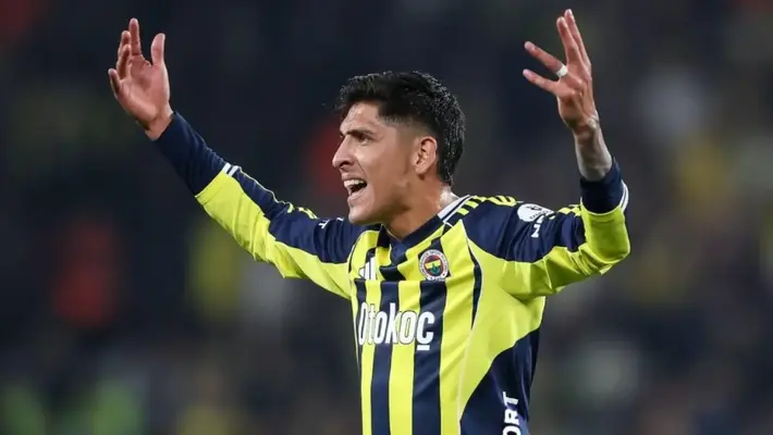 ¡De cárcel! Edson Álvarez recibe dura entrada que provoca expulsión