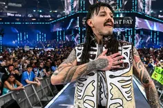 Dominik Mysterio quiere retirar y quitarle la máscara a Rey Mysterio