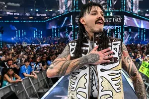 Dominik Mysterio quiere retirar y quitarle la máscara a Rey Mysterio