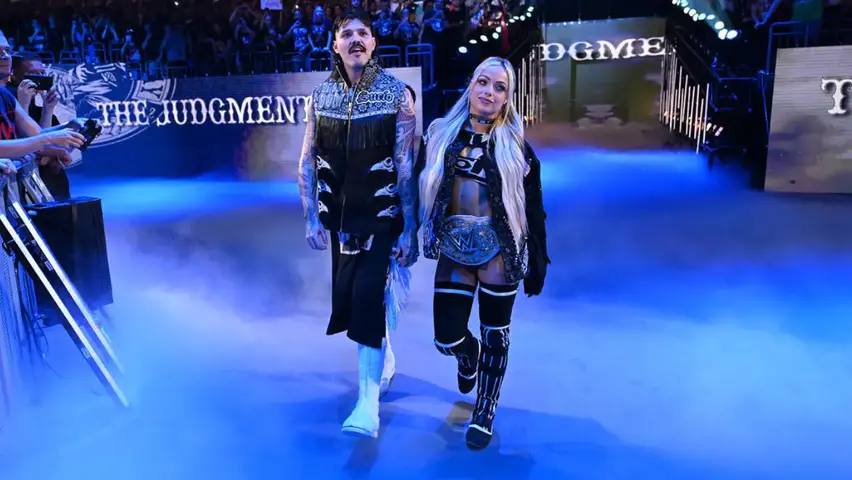Dominik Mysterio, Liv Morgan y los grandes romances en la WWE | WWE