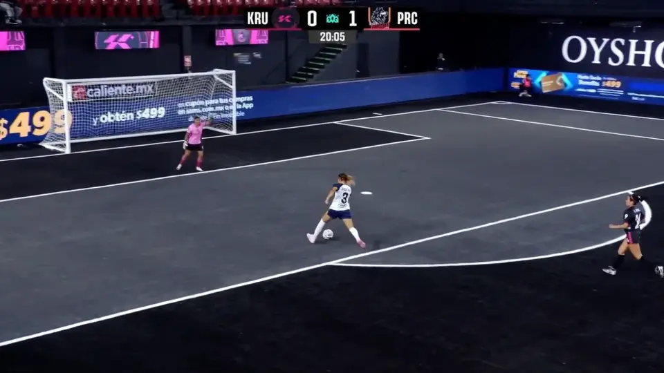 Queens League: Confusión insólita y jugadora dispara contra su propia portera
