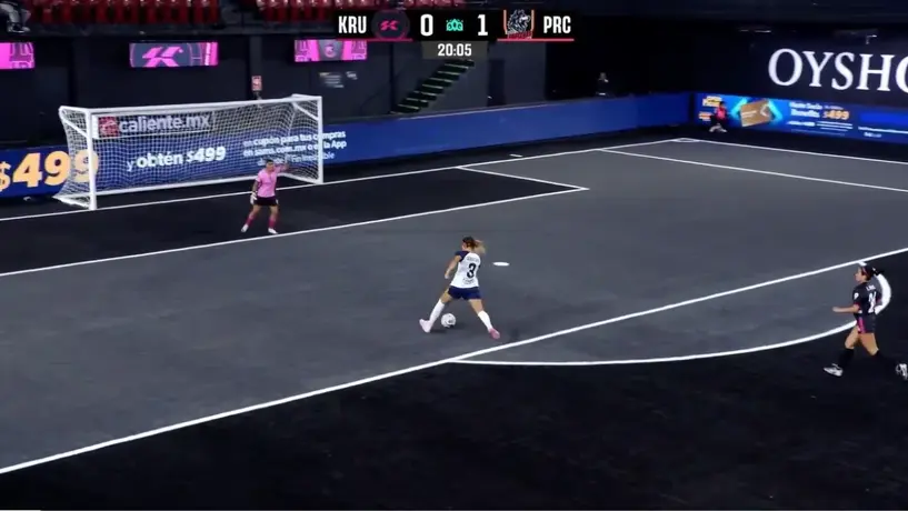 Queens League: Confusión insólita y jugadora dispara contra su propia portera