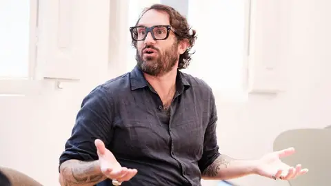 Richard Hart se disculpa por insultar al bolillo y al pan dulce mexicano: “Lo lamento profundamente”
