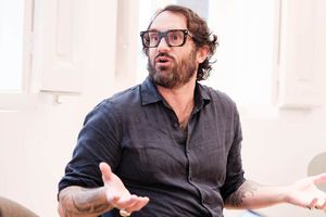 Richard Hart se disculpa por insultar al bolillo y al pan dulce mexicano: “Lo lamento profundamente”