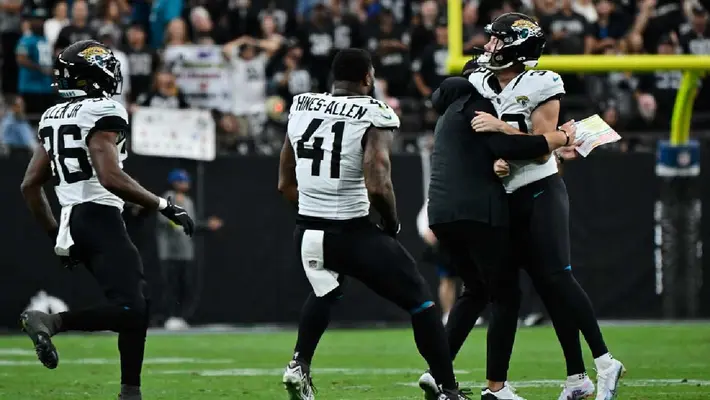 ¡Historia! Cam Little rompe récord del gol de campo más largo en la NFL