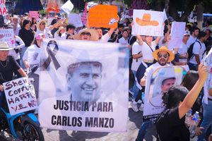 Abuela de Carlos Manzo participa en marcha de Generación Z