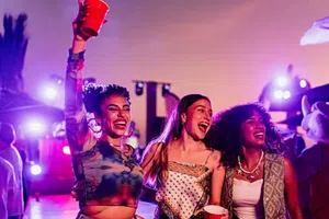 ¡Oficial! Aprueban dictamen para ingresar agua y comida a conciertos y estadios