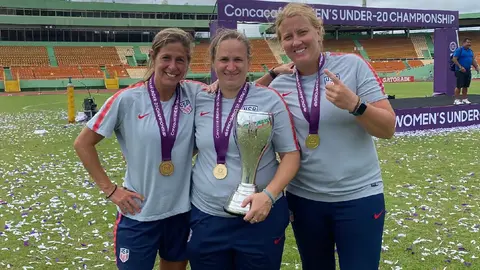 Entrenadora de Seattle revela que usó ChatGPT para diseñar sus tácticas en la NWSL
