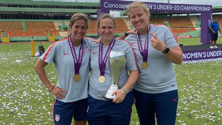 Entrenadora de Seattle revela que usó ChatGPT para diseñar sus tácticas en la NWSL