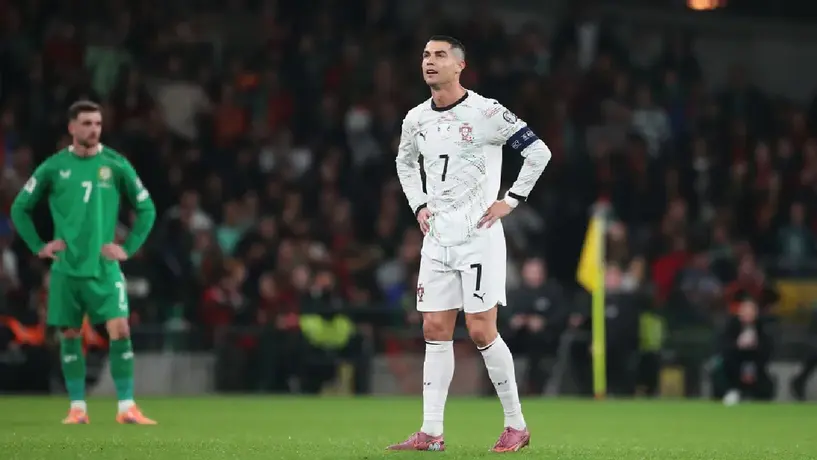 ¿Dardos de la FIFA a Cristiano Ronaldo? Encuentran curiosidades en cartel del Mundial
