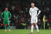 ¿Dardos de la FIFA a Cristiano Ronaldo? Encuentran curiosidades en cartel del Mundial