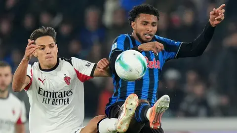 Milan empata con Atalanta y Santiago Giménez termina lesionado