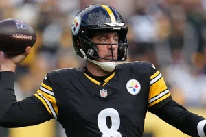 Aaron Rodgers volverá a jugar con Steelers pese a tener múltiples fracturas en la mano