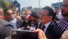 VIDEO: Christian Nodal llega al Reclusorio Oriente entre empujones, caos y demandas