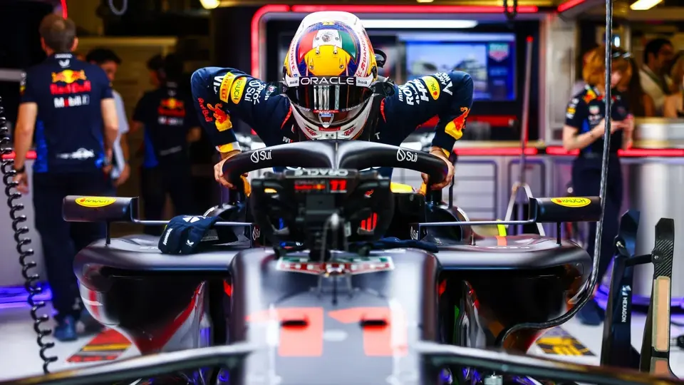 ¡Otra pedrada a Red Bull! Checo Pérez señaló que el auto de Ferrari fue más fácil de conducir que el RB20