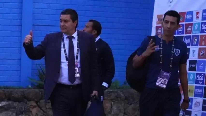 Luis Fernando Tena sentencia su futuro como entrenador de Guatemala | X: @fedefut_oficial