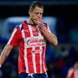 Afición de Chivas critica la decisión de asignar el penal a Javier Hernández