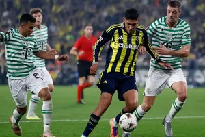 ¡A la baja! Edson Álvarez cae 31.5% de valor tras su llegada al Fenerbahce
