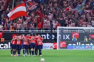 ¿Limpia en Chivas? Estos tres jugadores no viajarán a pretemporada con el Rebaño