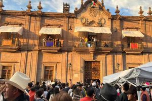 Manifestantes irrumpen en Palacio de Gobierno tras marcha por Carlos Manzo
