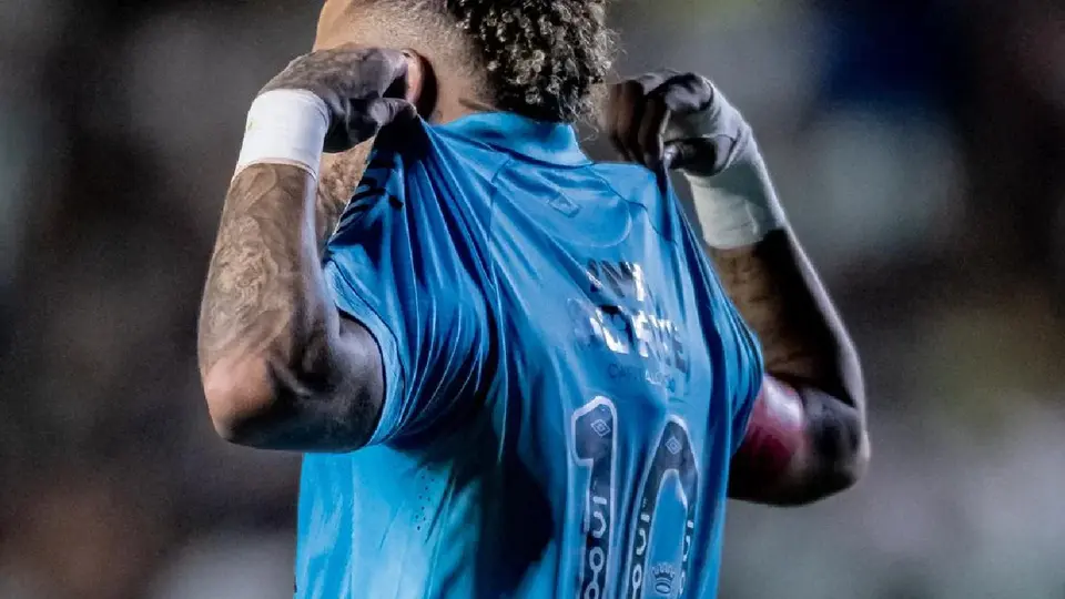 Neymar firma un hat-trick decisivo para el Santos