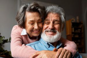 Pensionados de Ley 73 pueden aumentar su pensión mensual, según el IMSS