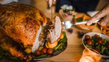 ¿Por qué comemos pavo en Navidad y cuál es el origen de esta tradición?