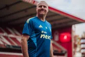 Nottingham Forest vuelve a cambiar de entrenador: Sean Dyche toma el mando en plena crisis