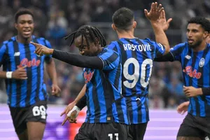 Atalanta derrota a Masella con berrinche incluido de Ademola Lookman