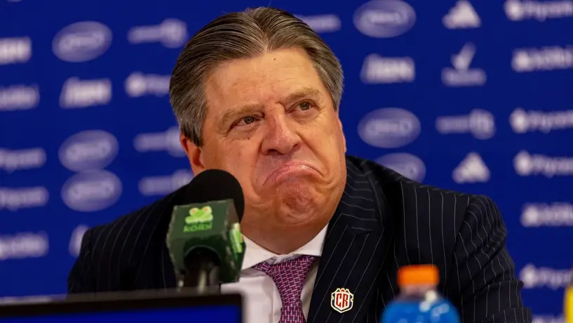 Miguel Herrera tiene diferencias con periodista tico: "A lo mejor yo soy el tonto"