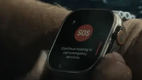 Emergencia SOS vía satélite ya está disponible en México: cómo activarla en iPhone y Apple Watch