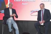 Luis Rubiales, expresidente de la RFEF, es atacado con huevos en evento; policía detiene a su tío