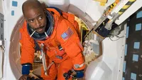 El increíble camino de Leland Melvin: de la NFL a astronauta de la NASA