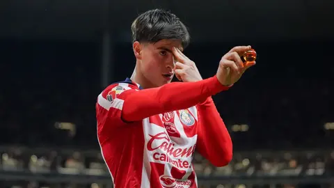 "Es otaku": Chivas se burla de Armando ‘Hormiga’ González durante la pretemporada